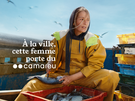 A la ville, cette femme porte du Camaieu - Pecheuse