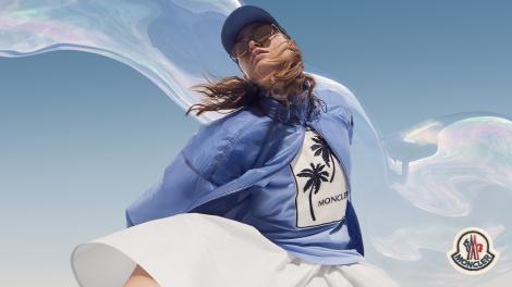 McCann Paris pour Moncler – « Campagne e-commerce Moncler pour la collection printemps-été 2022. A Summer of Lightness. »