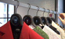 Bluegriot pour Galeries Lafayette Champs-Élysées – « Cintre connecté »